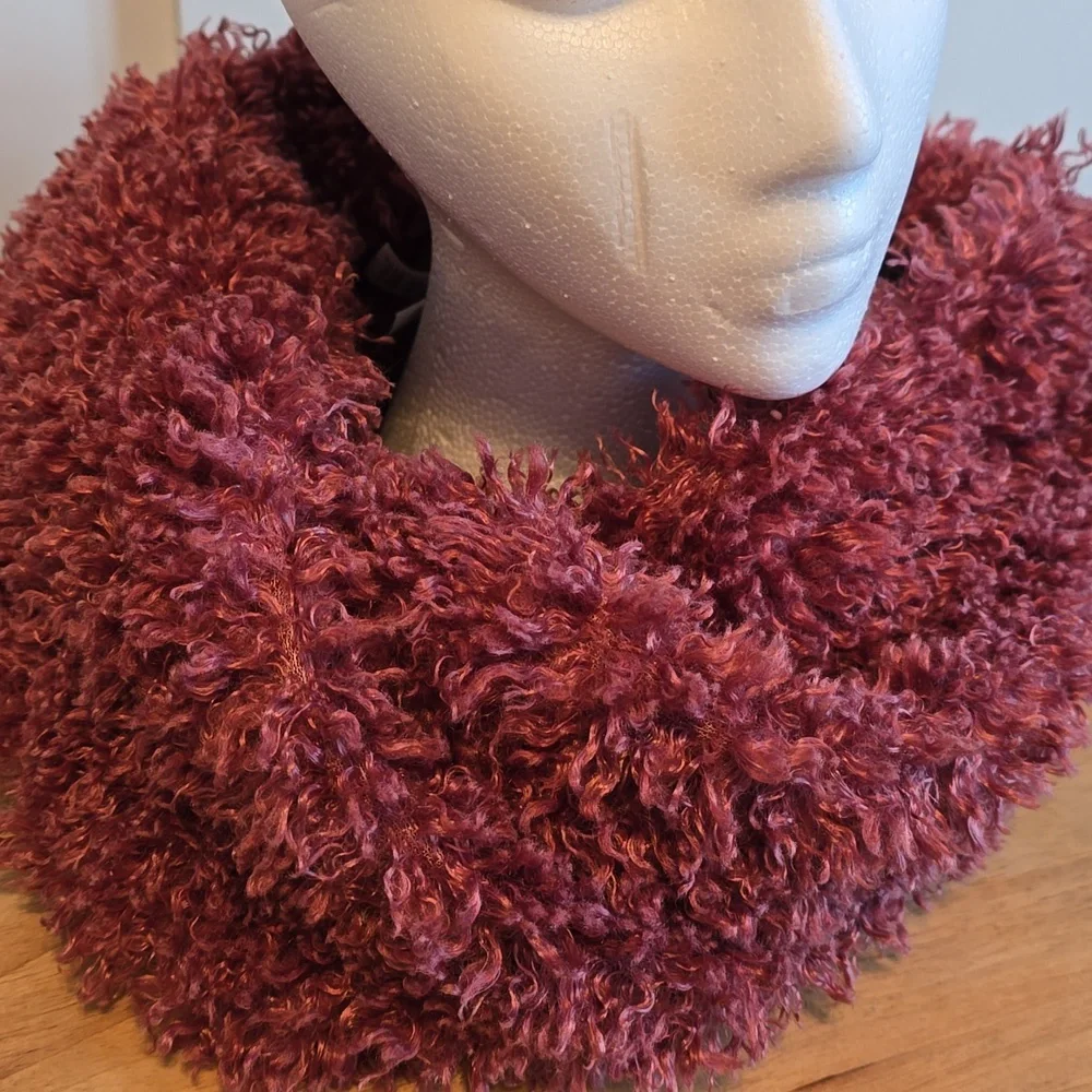 NWOT Women's neck warmer - Picture 2 of 6